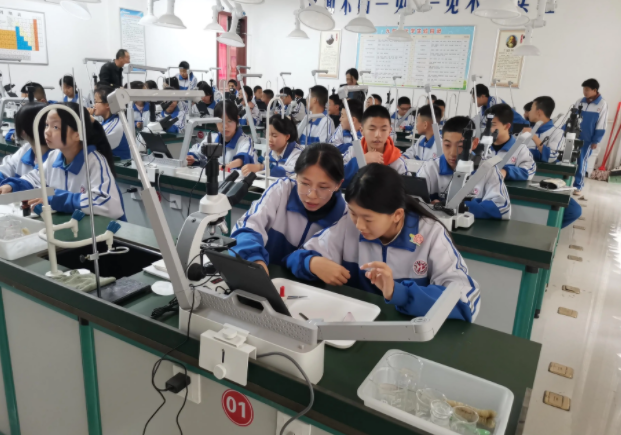 教育无需照搬城市形式完全可以依托乡土资源走出一条发展之路 教育无需照搬城市形式完全可以依托乡土资源走出一条发展之路